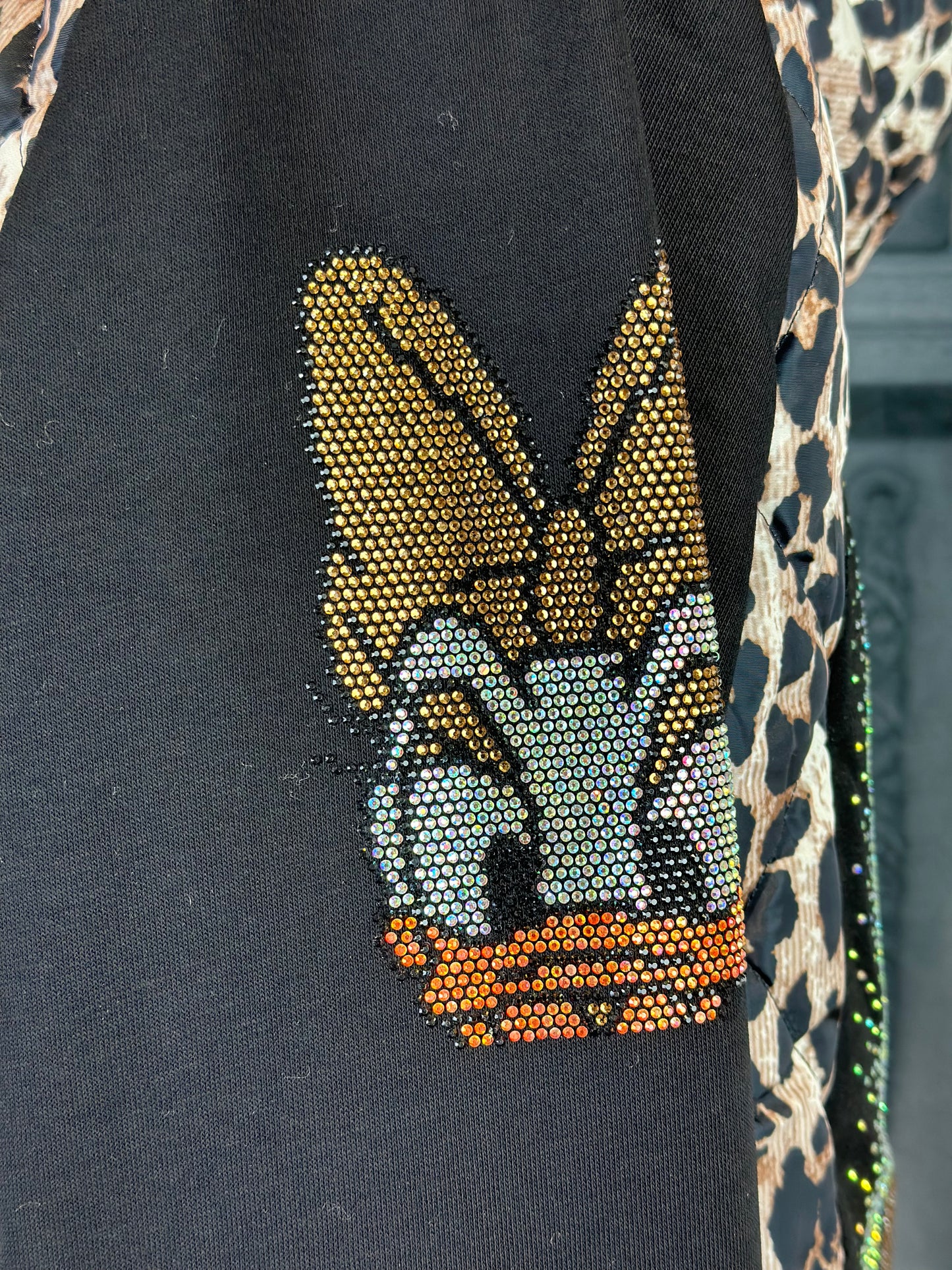 Leichte Daunen Jacke Daisy mit Leo-Print, diverse Grössen von ROSE