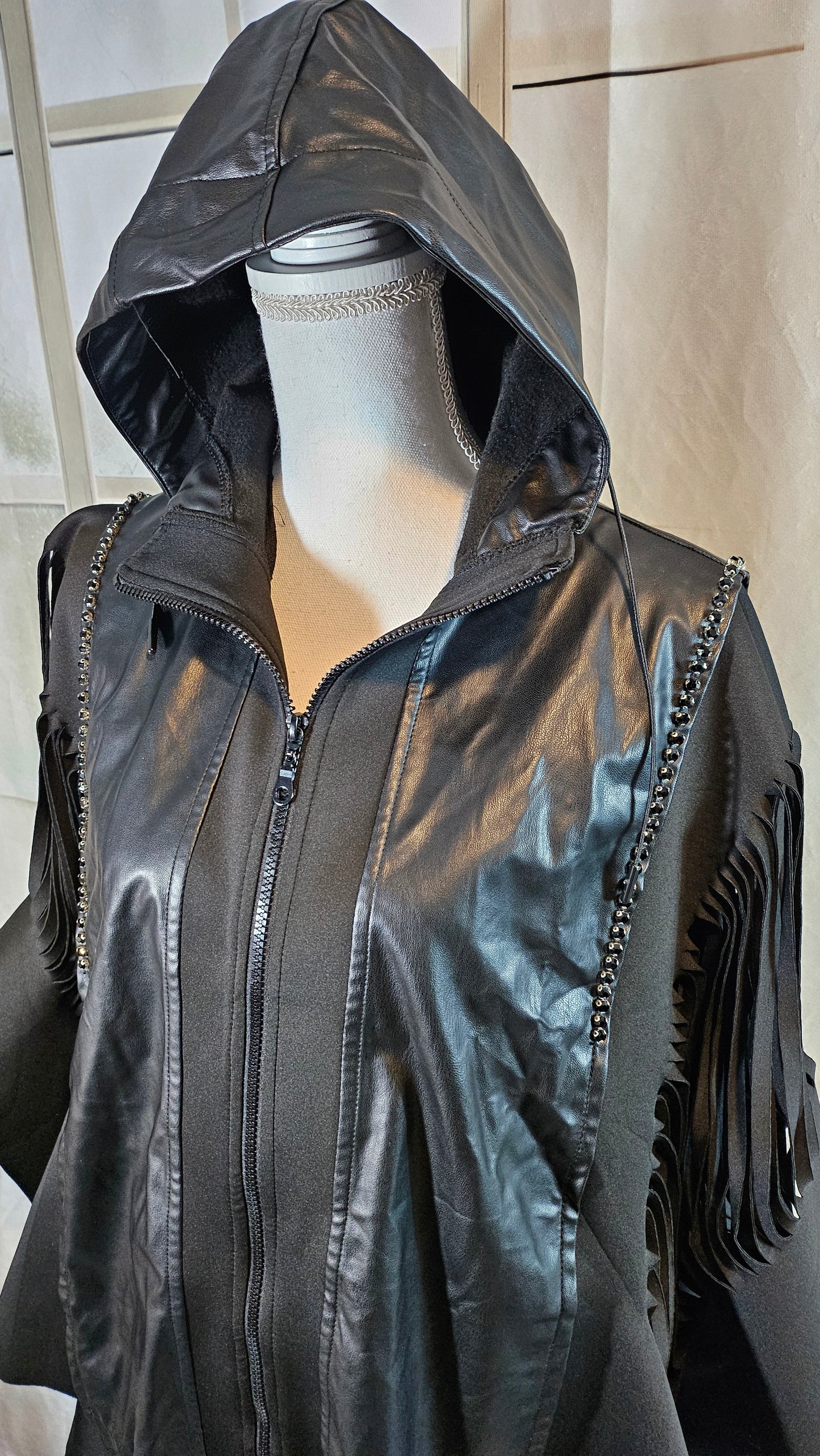 Fashionweste schwarz mit bling bling, Grösse one size bis 44/46 von ROSE