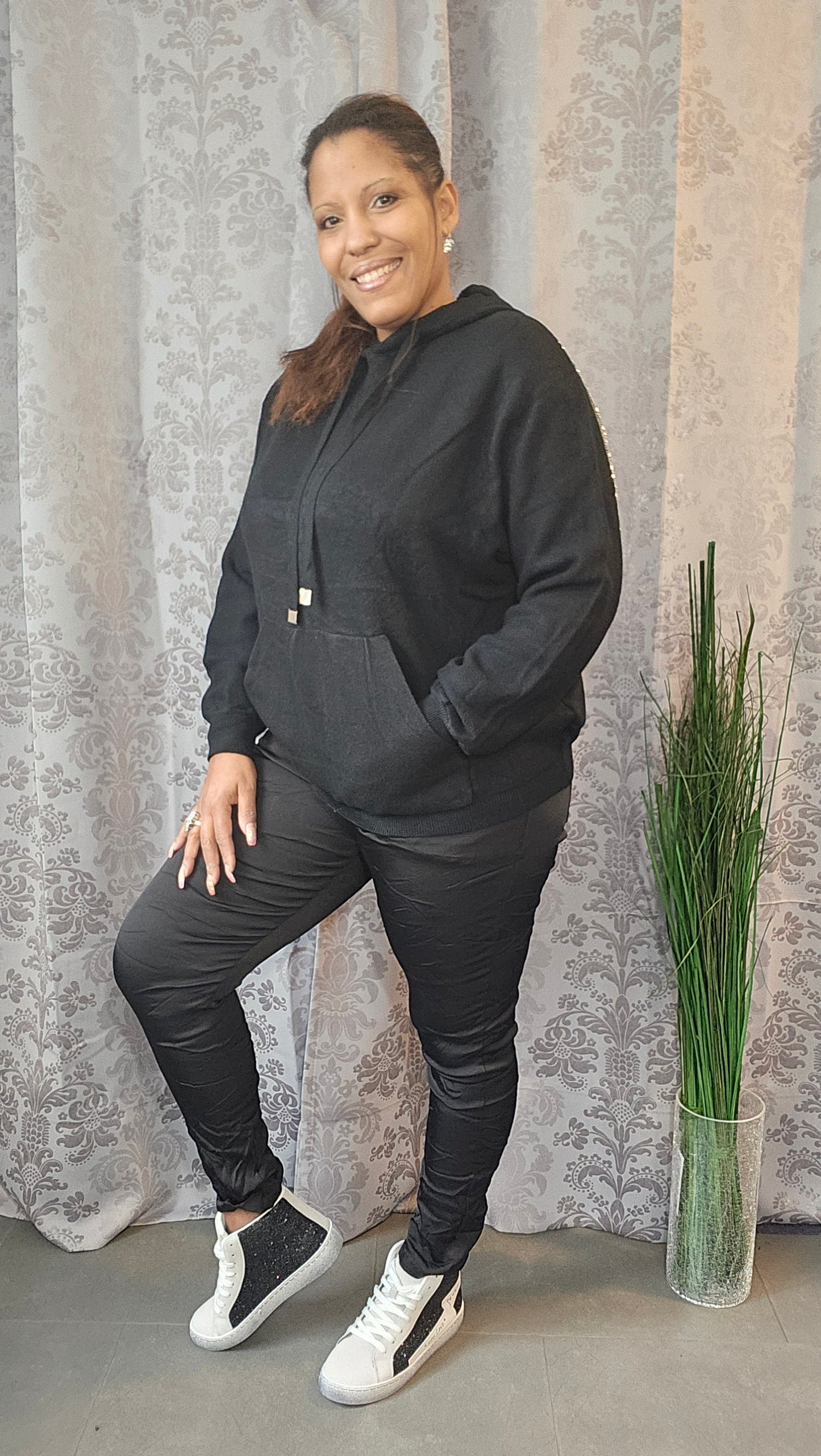 Pullover schwarz "Engelsflügel", Grösse onesize bis 42/44 von ISSIMA