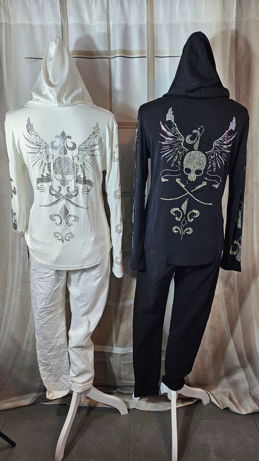 Kapuzensweatshirt "Skull mit Wings", onesize bis 42 von ROSE