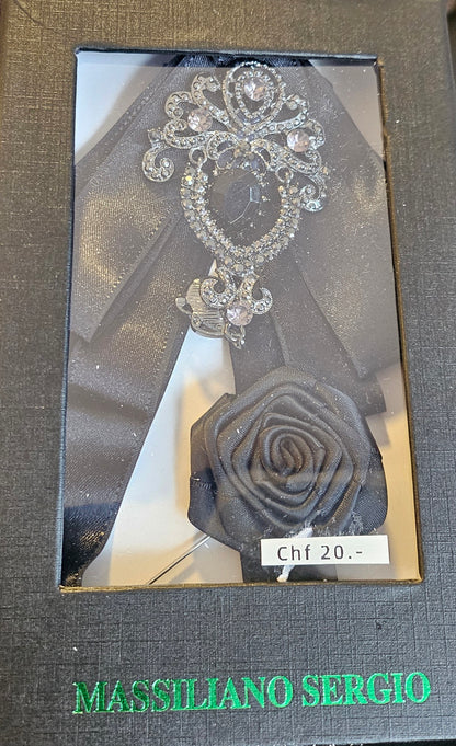 Halsschmuck mit Anstecknadel im BarockStyle