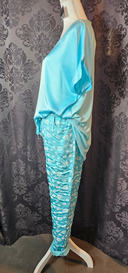 Shiny-Stretchhose, türkis mit Skull, Grösse 42/44 von ISSIMA