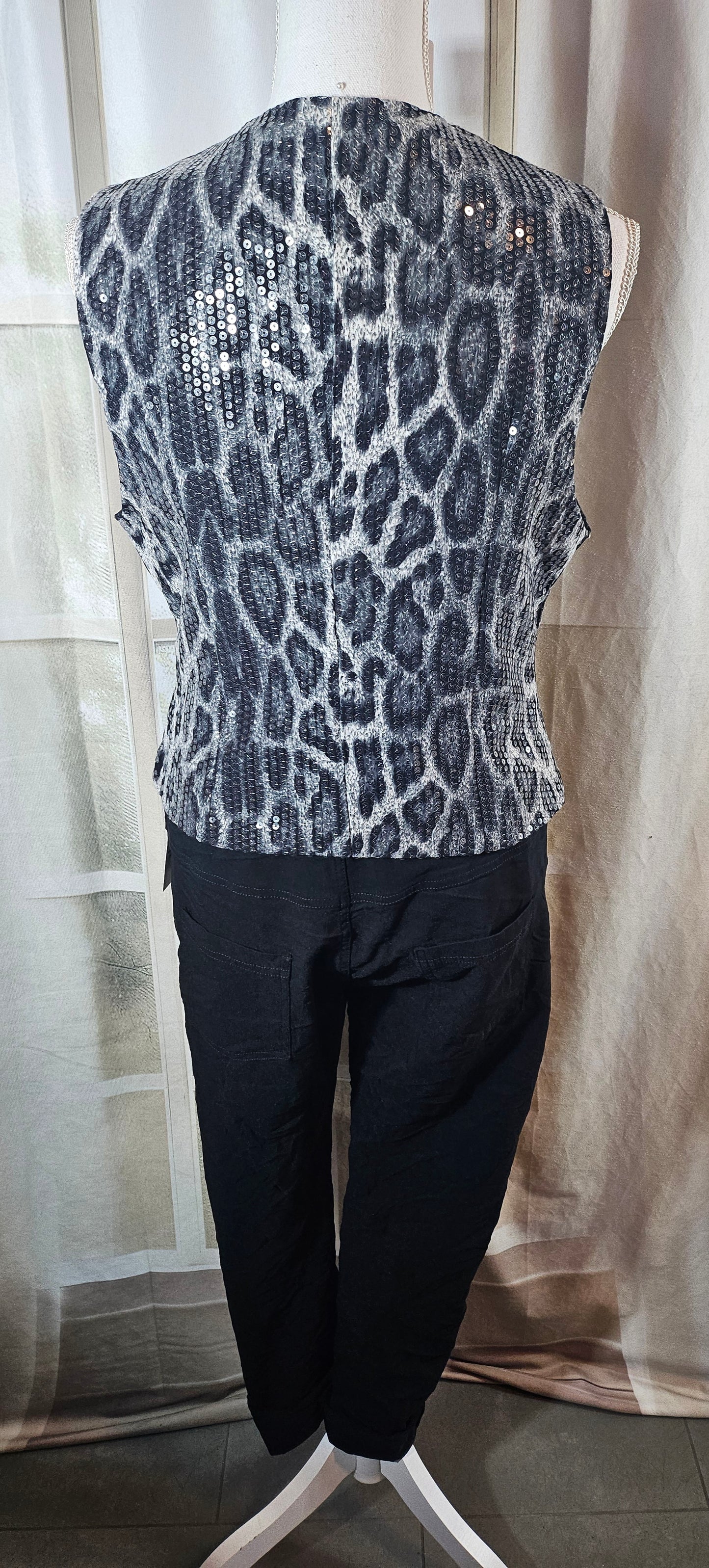 Weste/Gilet "leo" grau/schwarz, Grösse L & XL von ROSE