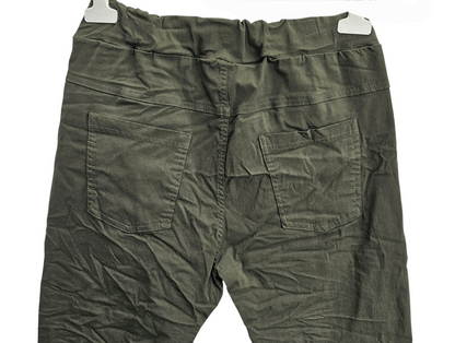 Stretchhose matt, dunkel militärgrün, onesize 38 bis 42/44 von ISSIMA