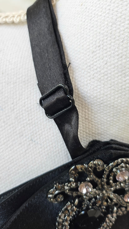Halsschmuck mit Anstecknadel im BarockStyle