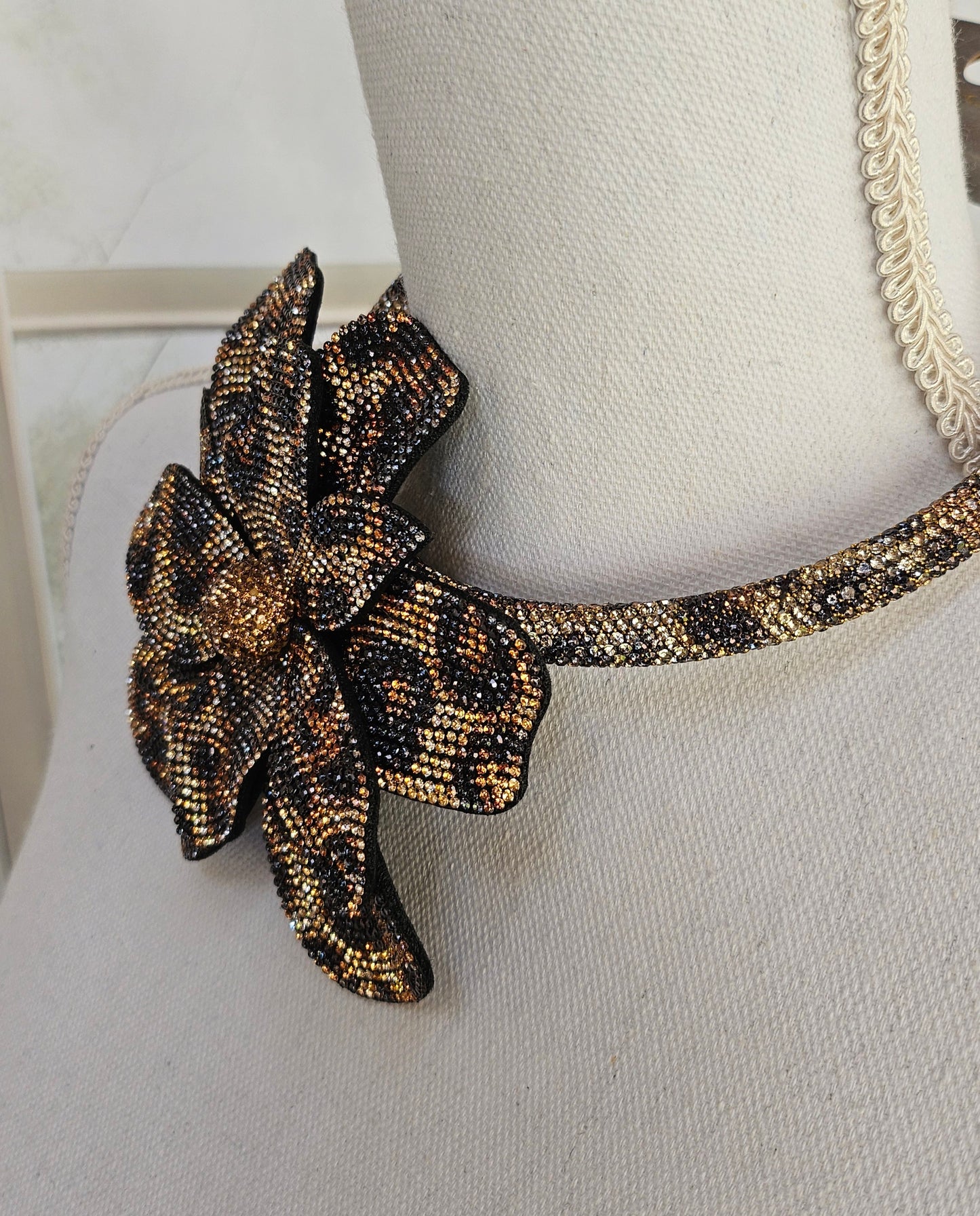 Blumenhalskette "Leo"