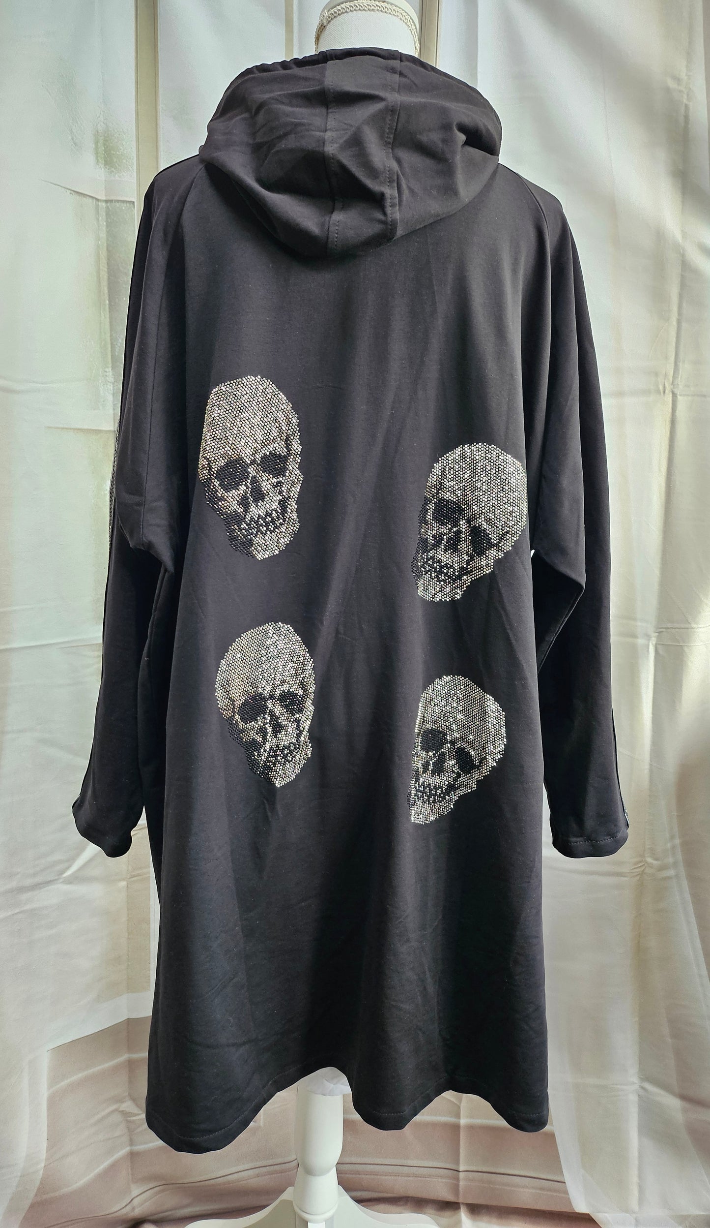 Kapuzencardigan "Skull" schwarz, Grösse L (oversize 44) von EU-QUEEN