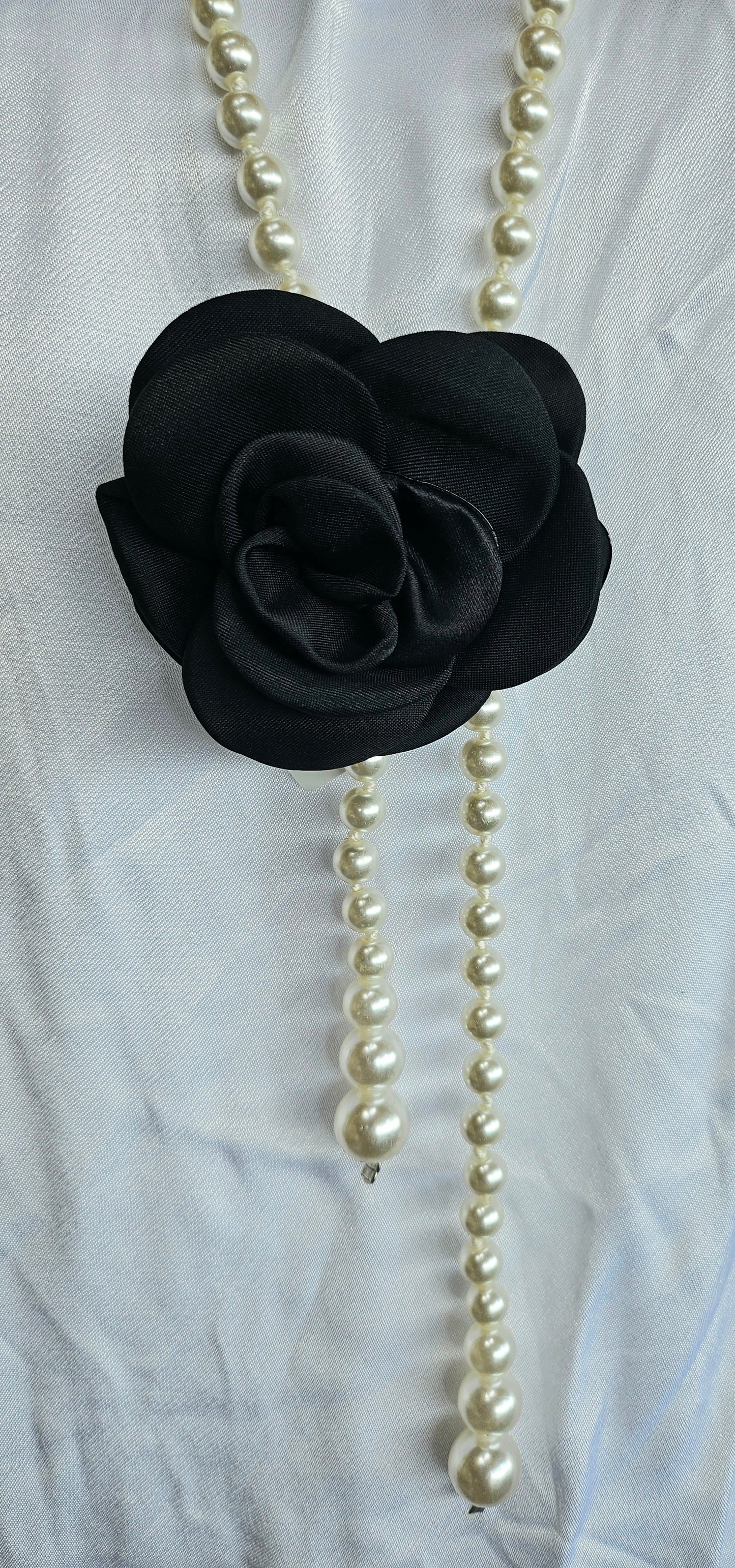 Perlenkette mit Blume