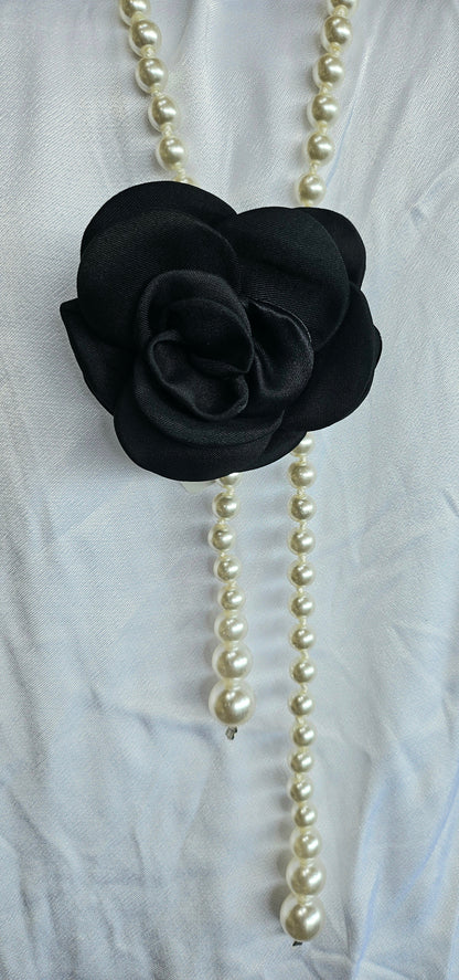 Perlenkette mit Blume
