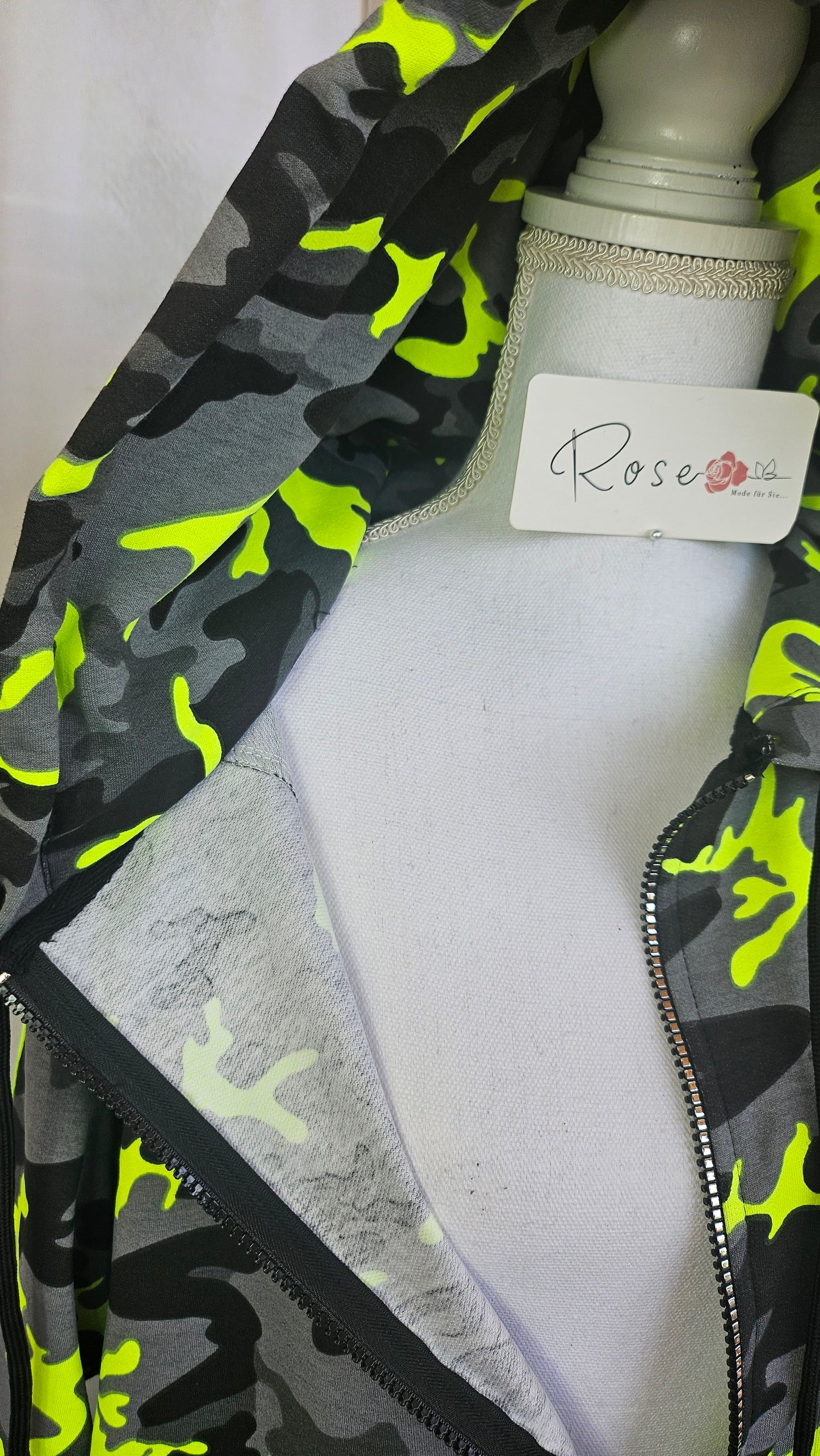Sweatjacke "Sleepy Zebra", Grösse onesize 38 bis 44/46 von ROSE