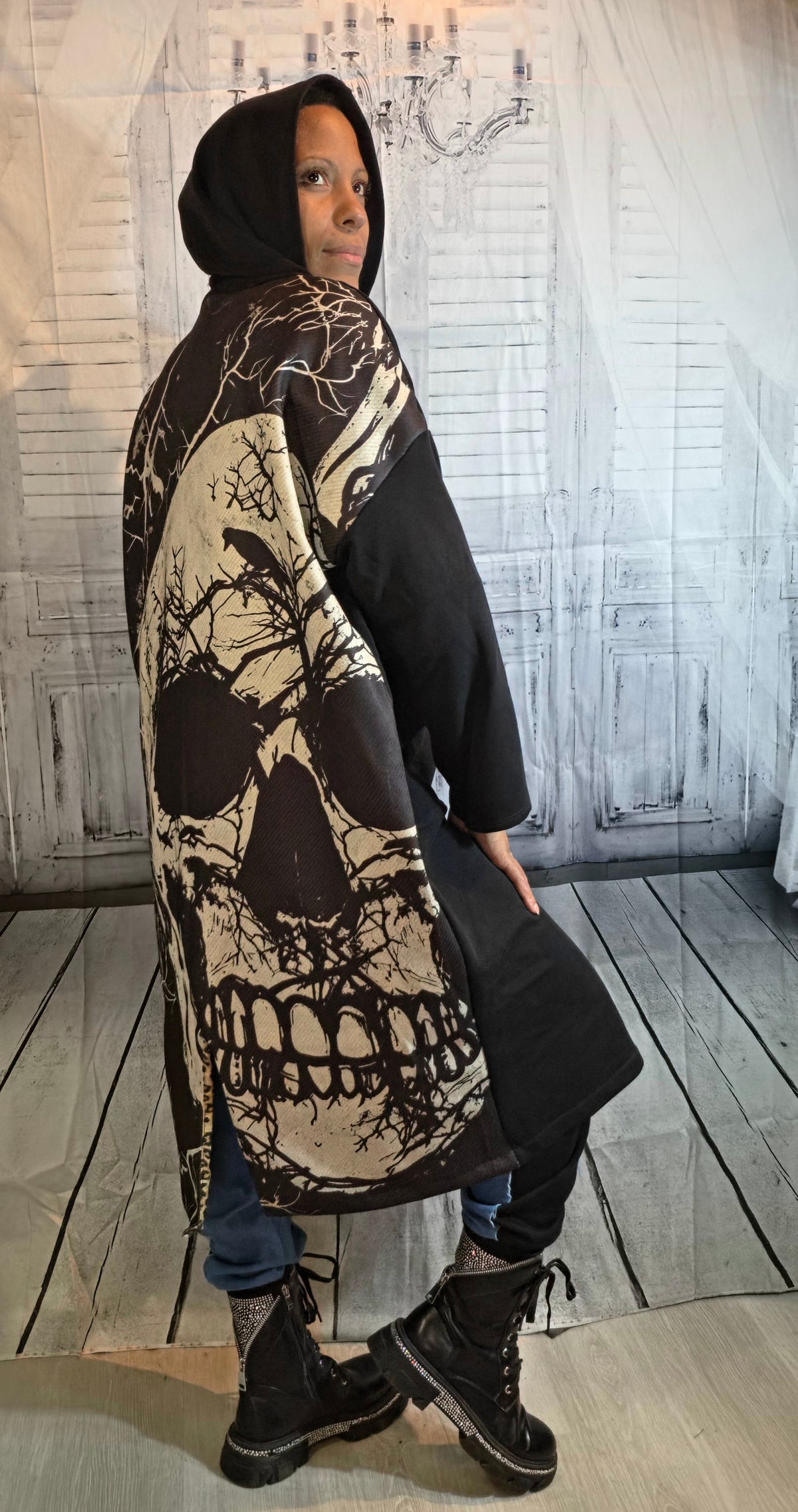 Kapuzenjacke lang schwarz "Skull", Grösse 38-44