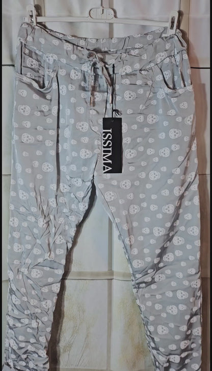 Shiny-Stretchhose, grau mit Skull, Grösse 42/44 von ISSIMA