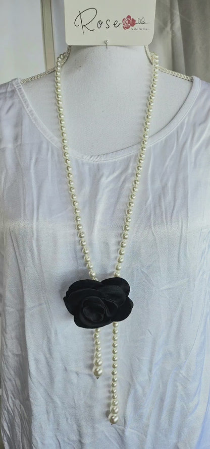 Perlenkette mit Blume
