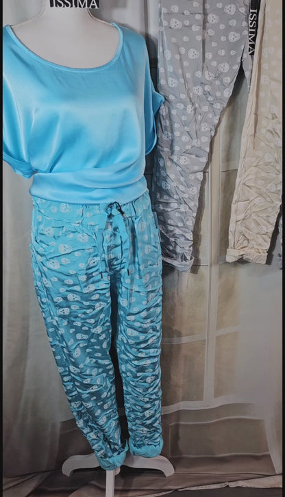 Shiny-Stretchhose, türkis mit Skull, Grösse 42/44 von ISSIMA