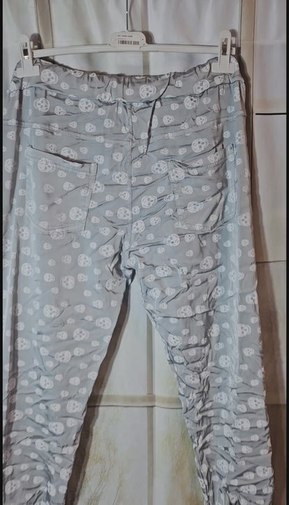 Shiny-Stretchhose, grau mit Skull, Grösse 42/44 von ISSIMA