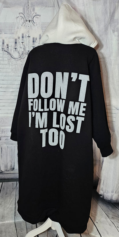 Kapuzenjacke extralang schwarz "Don`t follow me, i`m lost too", Grösse 40-44