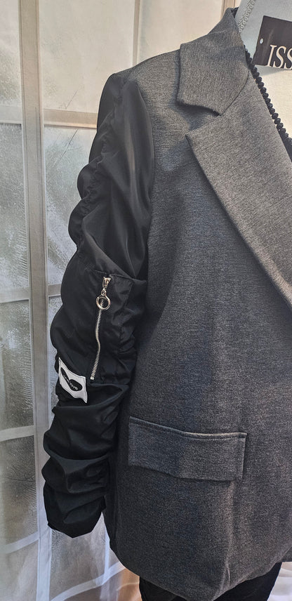 Blazer gris/noir à manches volantées, taille 40/42 de ISSIMA
